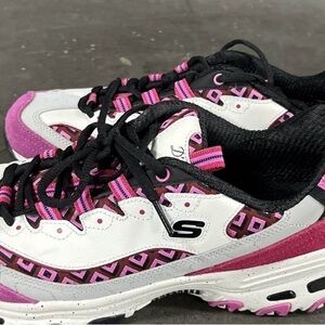 Skechers White, Pink & Black Geometric Accent Sneakers